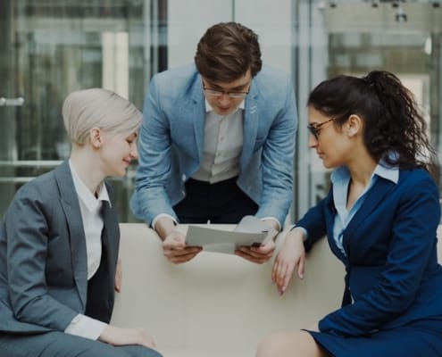 Pourquoi les acquéreurs étrangers ciblent vos PME romandes — et comment s&rsquo;y préparer - business - réunion dirigeants business