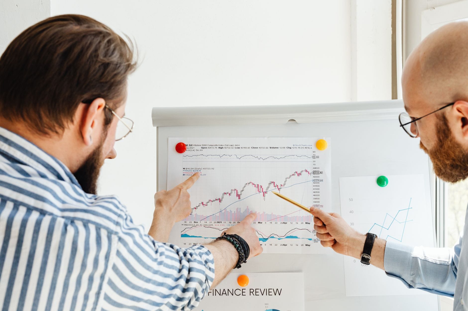 Pourquoi les acquéreurs étrangers ciblent vos PME romandes — et comment s&rsquo;y préparer - business - analyse financière business