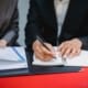 Nouvelle législation suisse facilite la transmission des PME romandes 11 transmission PME suisse signature contrat business