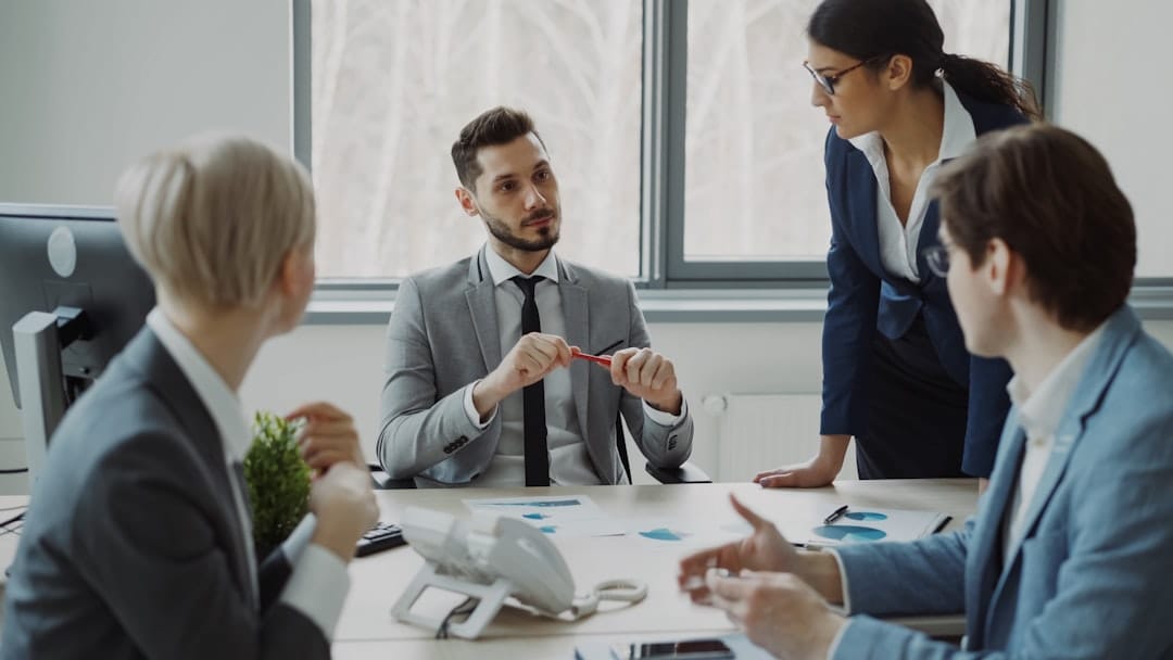 Reprendre une entreprise en Suisse romande : 4 précautions essentielles - business - analyse financière business
