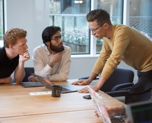 5 précautions essentielles pour vendre son entreprise en Suisse romande - business - réunion dirigeants business