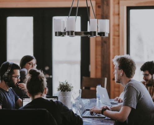 Céder une franchise en Suisse romande : guide pratique - business - réunion dirigeants business