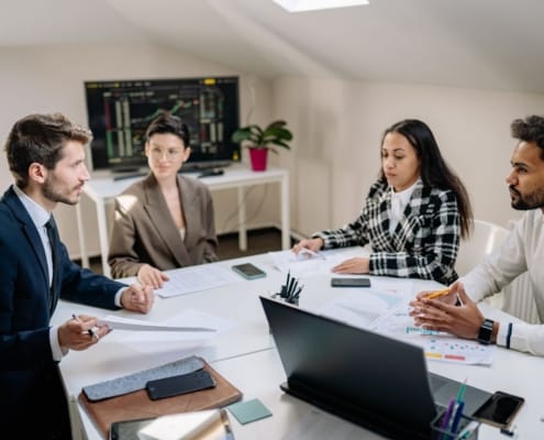 Transmettre son entreprise en Suisse romande en période de crise - business - réunion dirigeants business