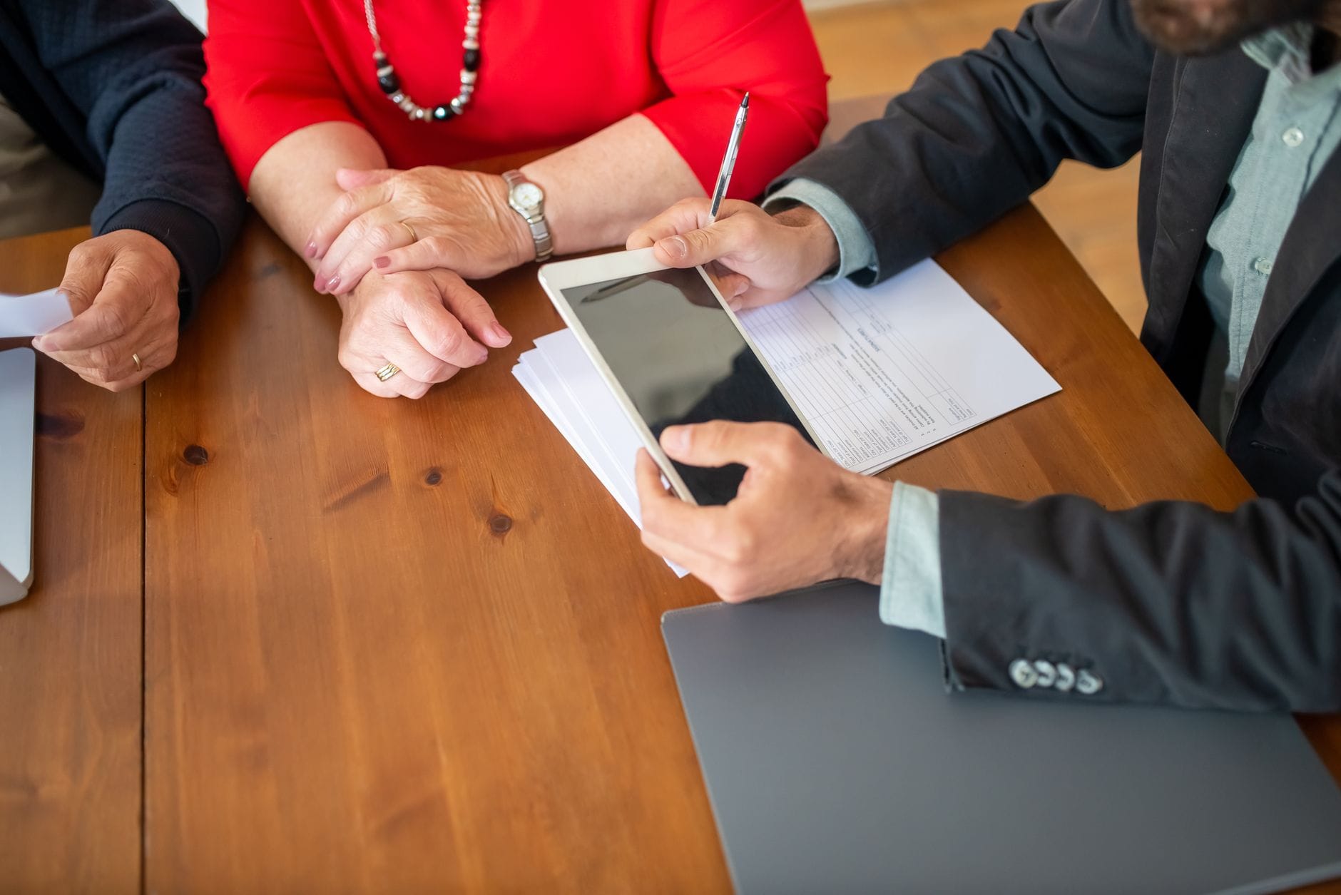 Transmission d'entreprise en Suisse romande : pourquoi anticiper est indispensable ? - business - analyse financière business