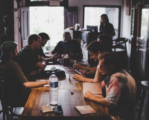 La transmission progressive des PME en Suisse romande : enjeux et opportunités pour les dirigeants 14 transmission progressive PME Suisse - business - réunion dirigeants business