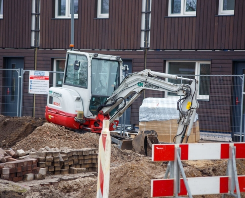 Engin de terrassement sur un chantier urbain. Photographie d’illustration, sans lien avec les sociétés de l’opération.